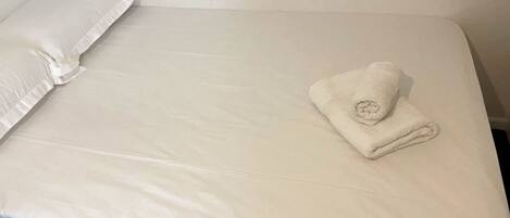 1 slaapkamer, een bureau, een strijkplank/strijkijzer, gratis wifi