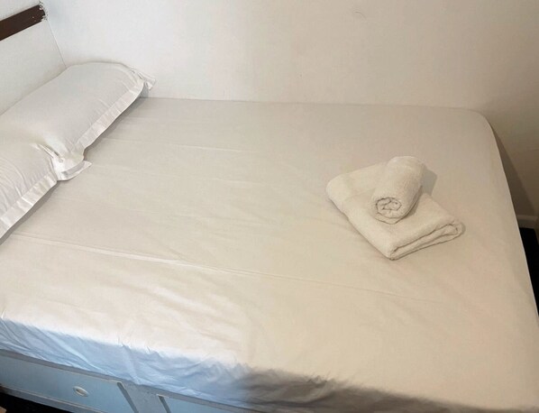 1 chambre, bureau, fer et planche à repasser, Wi-Fi gratuit