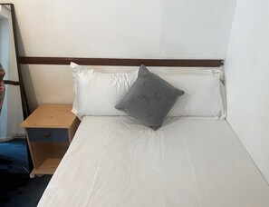 1 chambre, bureau, fer et planche à repasser, Wi-Fi gratuit