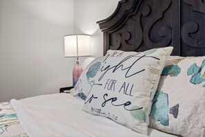 3 bedrooms, in-room safe, desk, free WiFi