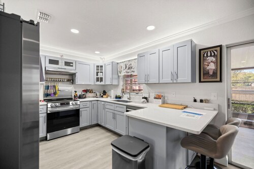 Cozy 3/2 home, 11 miles to WEC, fenced, pet-friendly, strong WiFi and game room