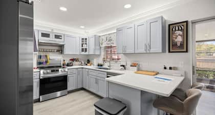 Cozy 3/2 home, 11 miles to WEC, fenced, pet-friendly, strong WiFi and game room