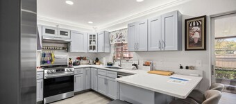 Cozy 3/2 home, 11 miles to WEC, fenced, pet-friendly, strong WiFi and game room