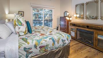 3 slaapkamers, een strijkplank/strijkijzer, gratis wifi, beddengoed