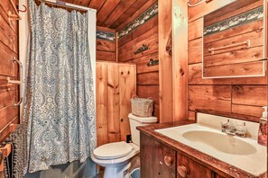 淋浴设施、毛巾、卫生纸