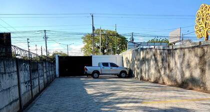 Charming 8-units hotel in lovely Managua with AC near the airport