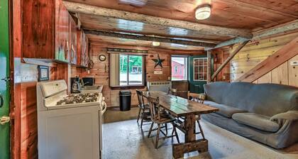 Cozy rustic cabin with WiFi in charming Solon