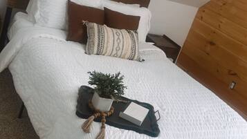 4 bedrooms, iron/ironing board, free WiFi, bed sheets