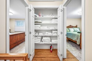 4 bedrooms, desk, iron/ironing board, travel crib