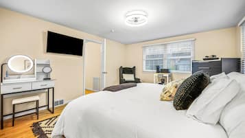 4 bedrooms, desk, iron/ironing board, travel cot