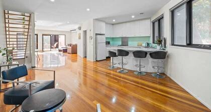 3-bedroom house in lovely St Kilda with WiFi, AC