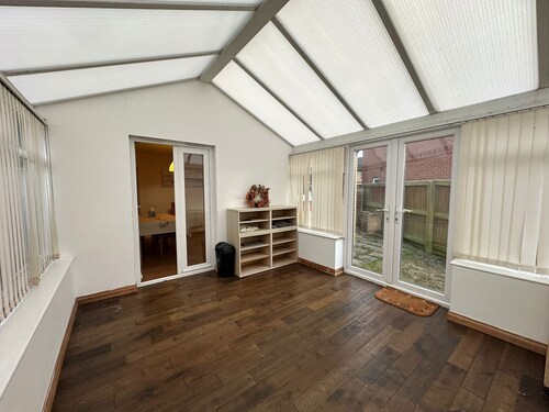 Oxford four beds family and pets friendly home with driveway parking