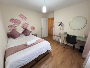 4 dormitorios, tabla de planchar con plancha, wifi y ropa de cama