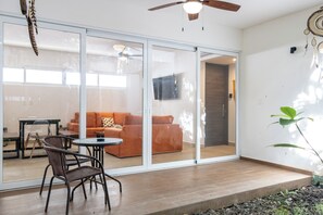 Deluxe Apartment | Balcony
