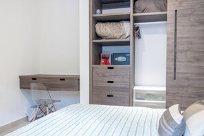Deluxe Apartment | 2 bedrooms, blackout drapes, iron/ironing board, free WiFi