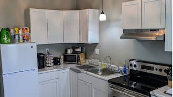 Geladeira, micro-ondas, fogão, cooktop