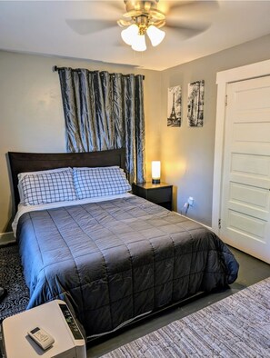 2 bedrooms, desk, iron/ironing board, travel cot