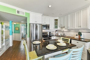 Fridge, microwave, oven, stovetop - Condo with breathtaking coastal views, relaxation, and adventure all in one place (Galveston)