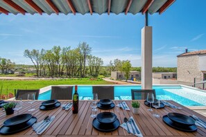 Outdoor dining - Villa Casa Vitale by Istrabook (Jakovici)