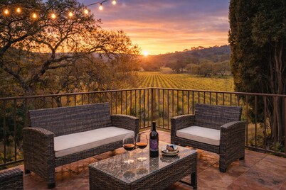 Luxury Vineyard-View Retreat, EV Charger, Near Healdsburg