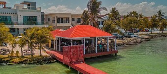 Charming & Spacious 2 Bedroom Villa Near Ocean-Seashore Villa