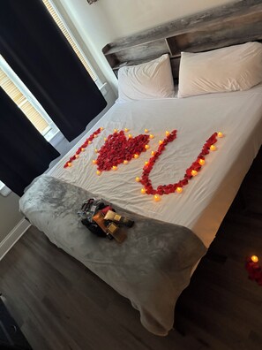 3 bedrooms, in-room safe, iron/ironing board, WiFi