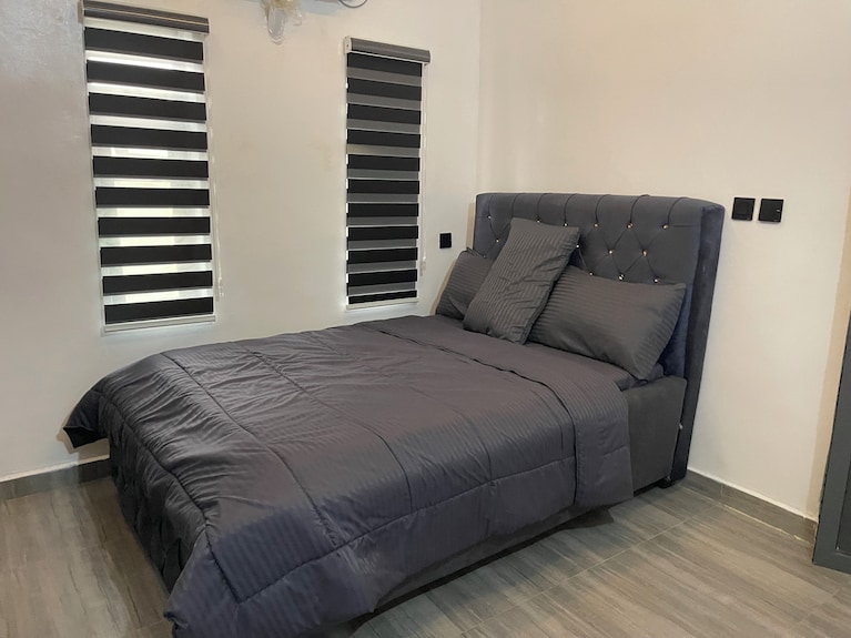 Charming 2 Bedroom Apartment In Nice Area In Lagos With Wifi, Ac & Security - 라고스