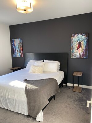 5 bedrooms, WiFi, bed sheets - 5 Bedroom, 2 kitchen FRESH home (Winnipeg)