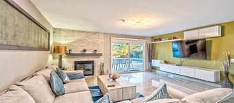 family-friendly home with in/out games & pool