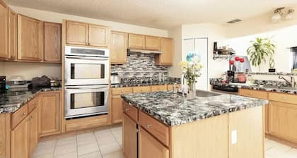 Cozy studio in enjoyable Jacksonville with WiFi, AC