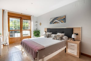 3 bedrooms, iron/ironing board, travel cot, free WiFi