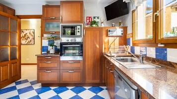 Refrigerador, microondas, horno y lavavajillas