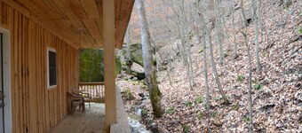 Cozy River front cabin w/Private natural spring. Pet Friendly!