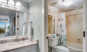 Hair dryer, towels - Destin Towers 33 | Beachfront | Pool & Tennis Courts | FREE Excursions ☀️ (Destin)