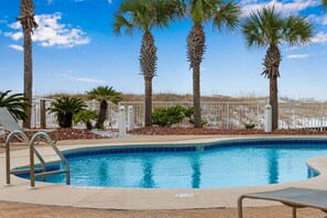 Pool - Destin Towers 33 | Beachfront | Pool & Tennis Courts | FREE Excursions ☀️ (Destin)
