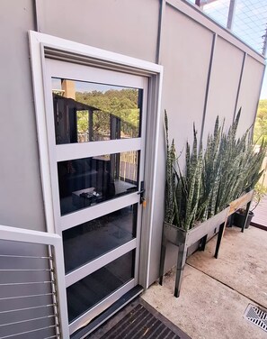 Exterior detail - Relax in this Modern Granny Flat in Pacific Pines
15 Minutes to the Themeparks. (Pacific Pines)