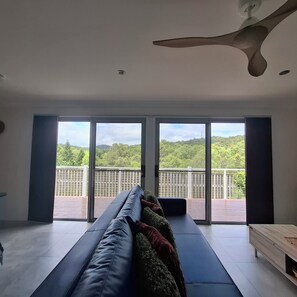 Living area - Relax in this Modern Granny Flat in Pacific Pines
15 Minutes to the Themeparks. (Pacific Pines)