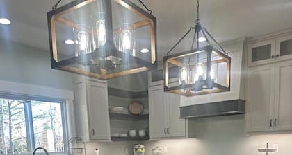 Holliday Inn, The Pines - Spacious and Luxurious 4 Bedroom Lake Home Sleeps 12