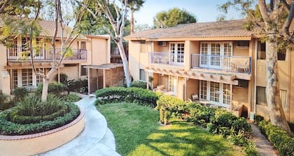 Charming 2-bedroom hotel suite next to Disneyland in marvelous Anaheim