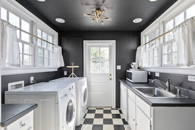 Charming 3 Bed Cape Cod in Richmond close to hospitals, restaurants and more.