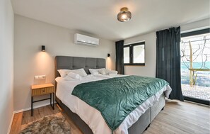 1 bedroom, in-room safe, iron/ironing board, travel cot