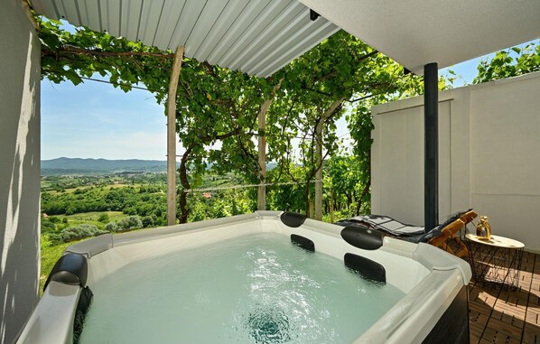 Bain à remous extérieur