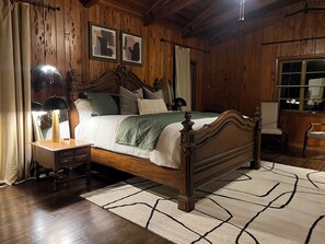 5 bedrooms, iron/ironing board, WiFi, bed sheets