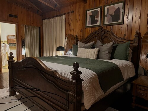 Spacious 5-bedroom house in charming Lubbock with WiFi and AC