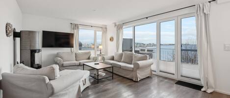 Una Smart TV, una chimenea