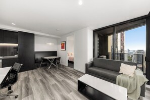 TV - 5 Min to State Library: High-Rise Modern 2Bedroom (Melbourne)