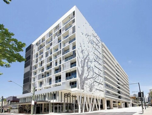 ComfortableandConvenient Rental Apt in Chatswood