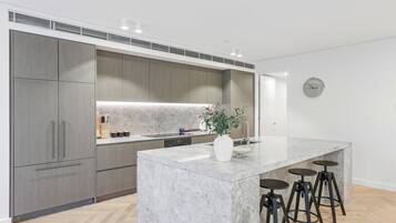 雪櫃、微波爐、焗爐、爐具