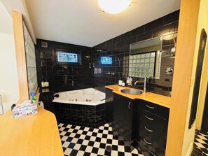 Hair dryer - Leura's Magical Manderley - Studio Room (Leura)