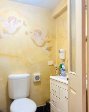 Hair dryer - Leura's Magical Manderley - Studio Room (Leura)